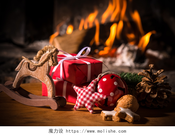 有树木礼物和火的圣诞场景圣诞节场景用树的礼物
